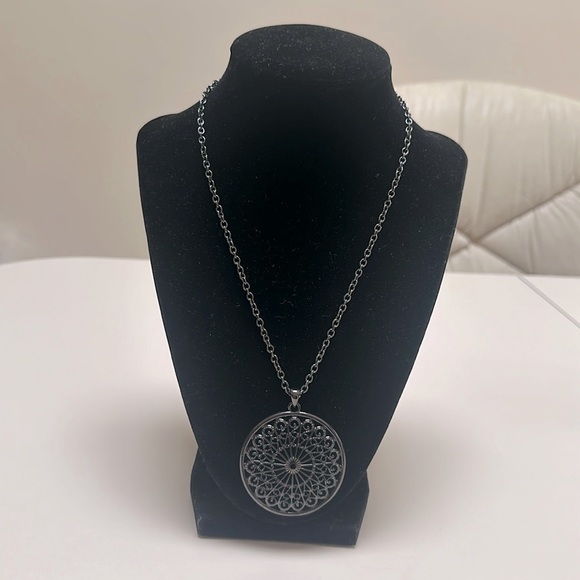 👋 3/$15 FASHION NECKLACE SMOKEY GRAY PENDANT - Picture 3 of 6